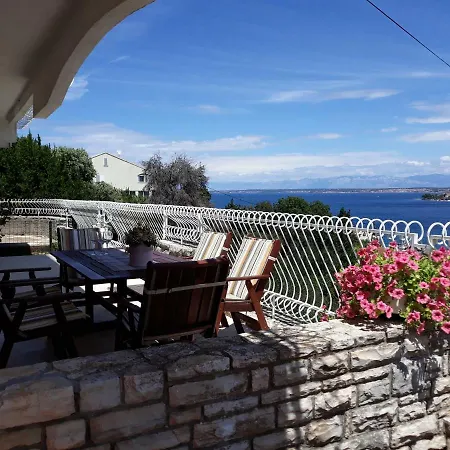 Apartman Kurtin דירה